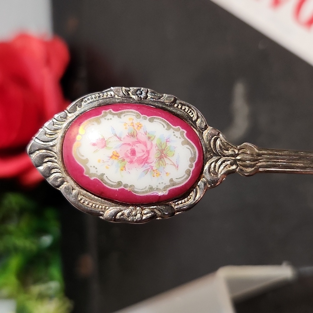 Single Readers Digest Plated Collection Spoon Roses - Picture 2 of 8
